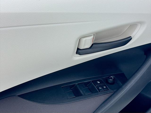 Photo of 2022 White Toyota Corolla