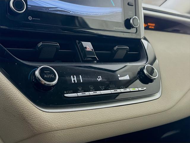 Photo of 2022 White Toyota Corolla