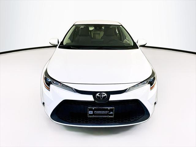 Photo of 2022 White Toyota Corolla
