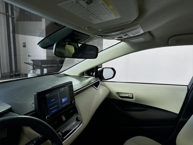 Photo of 2022 White Toyota Corolla