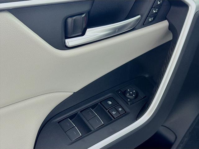 Photo of 2025 White Toyota RAV4