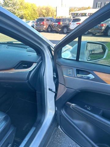 Photo of 2015 Ingot Silver Metallic Lincoln MKC