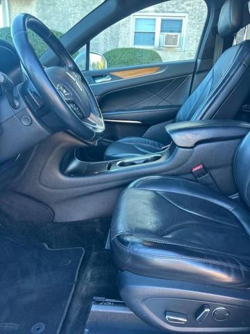 Photo of 2015 Ingot Silver Metallic Lincoln MKC