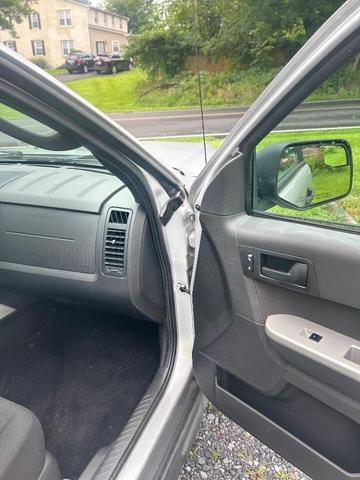 Photo of 2010 Ingot Silver Metallic Ford Escape