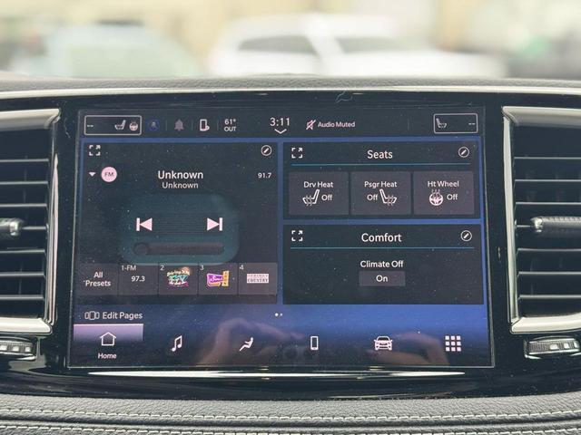 Photo of 2023 White Chrysler Pacifica