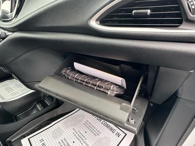 Photo of 2023 White Chrysler Pacifica