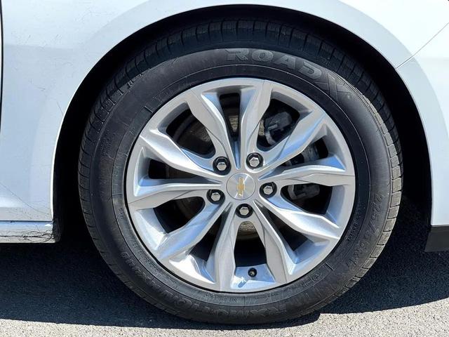 Photo of 2023 White Chevrolet Malibu