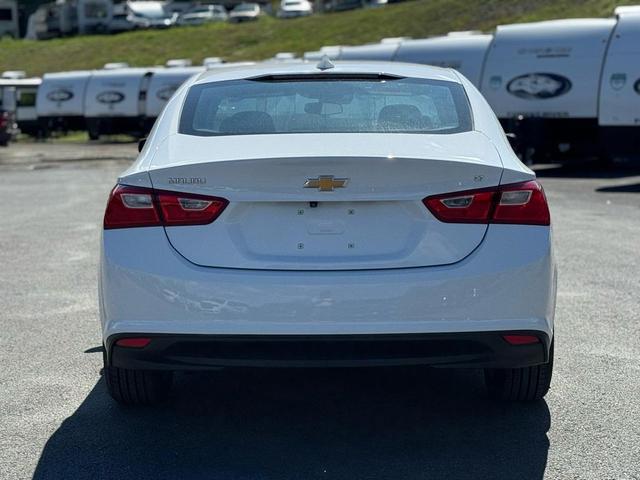 Photo of 2023 White Chevrolet Malibu