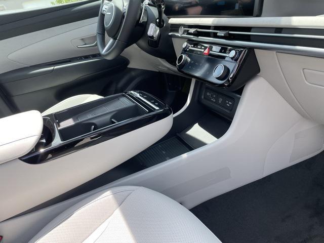 Photo of 2025 Titan Gray Hyundai TUCSON Hybrid
