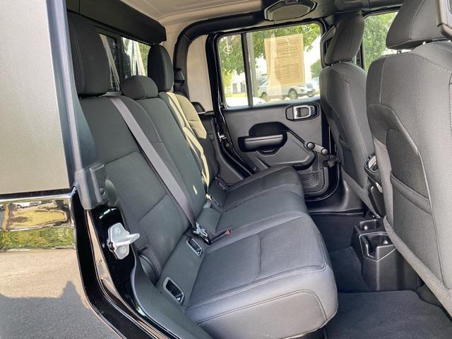 Photo of 2021 Black Clearcoat Jeep Gladiator
