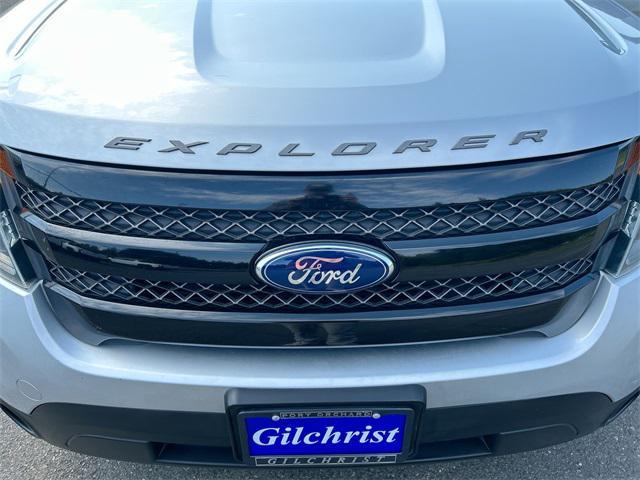Photo of 2015 Ingot Silver Ford Explorer