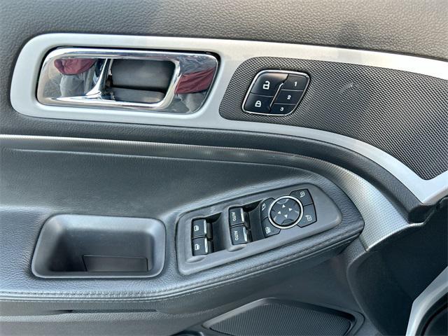 Photo of 2015 Ingot Silver Ford Explorer