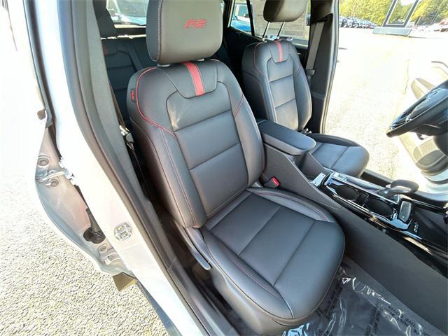 Photo of 2025 Summit White Chevrolet Trax