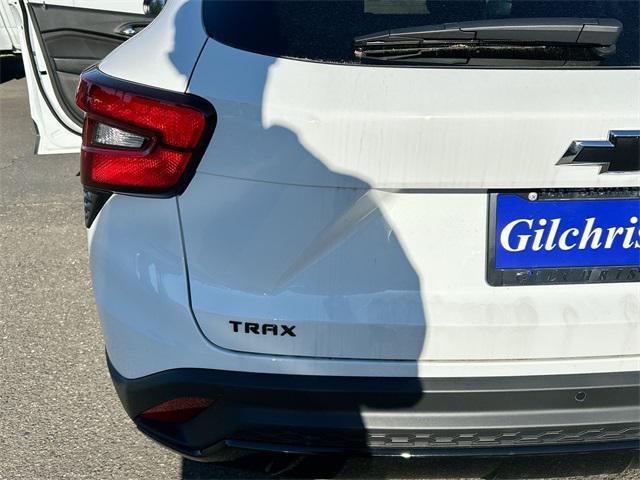 Photo of 2025 Summit White Chevrolet Trax