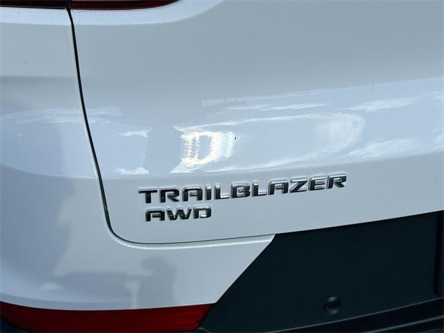 Photo of 2026 Summit White Chevrolet Trailblazer