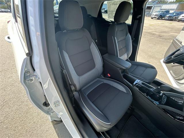 Photo of 2026 Summit White Chevrolet Trailblazer
