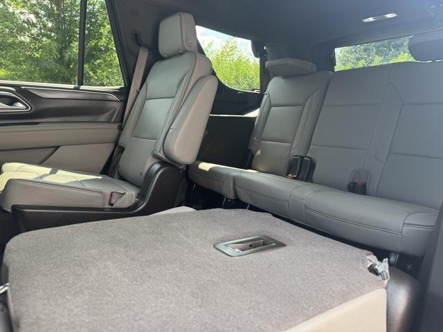 Photo of 2024 Pearl Beige Metallic GMC Yukon