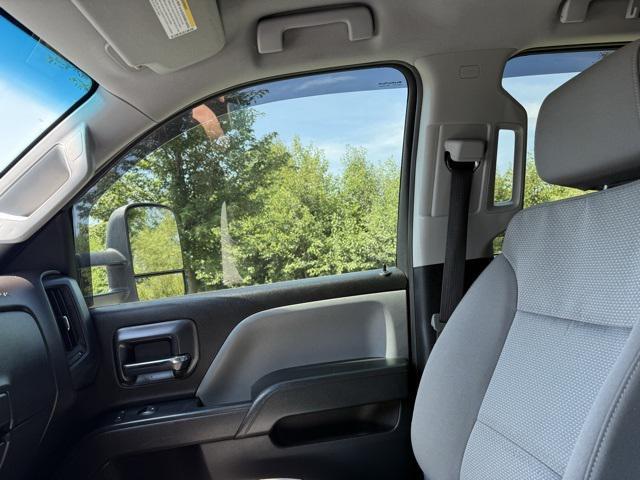 Photo of 2019 Summit White Chevrolet Silverado 2500