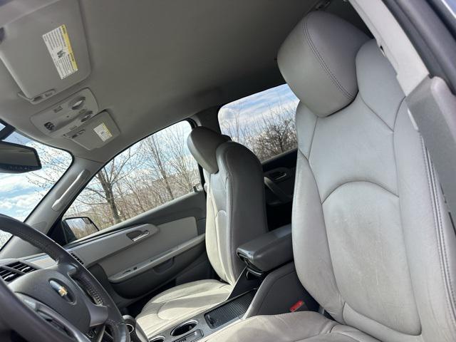 Photo of 2011 Cyber Gray Metallic Chevrolet Traverse