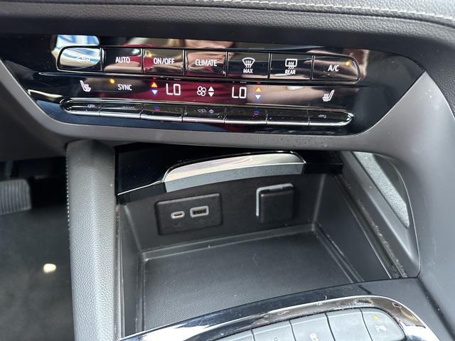 Photo of 2022 Summit White Buick Envision