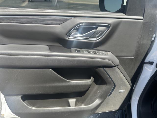 Photo of 2022 Summit White GMC Yukon XL