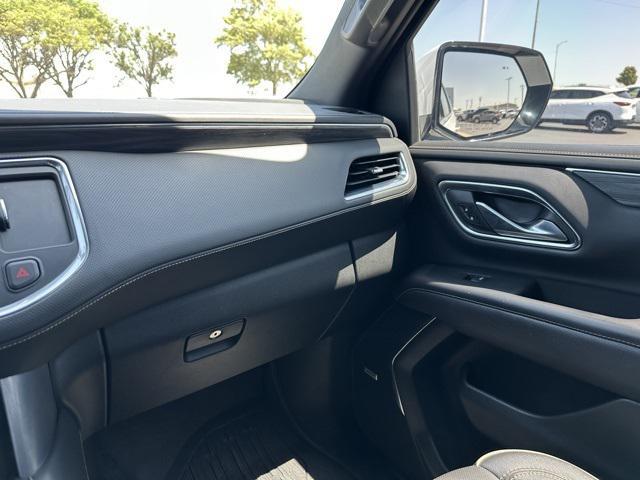 Photo of 2022 Summit White GMC Yukon XL