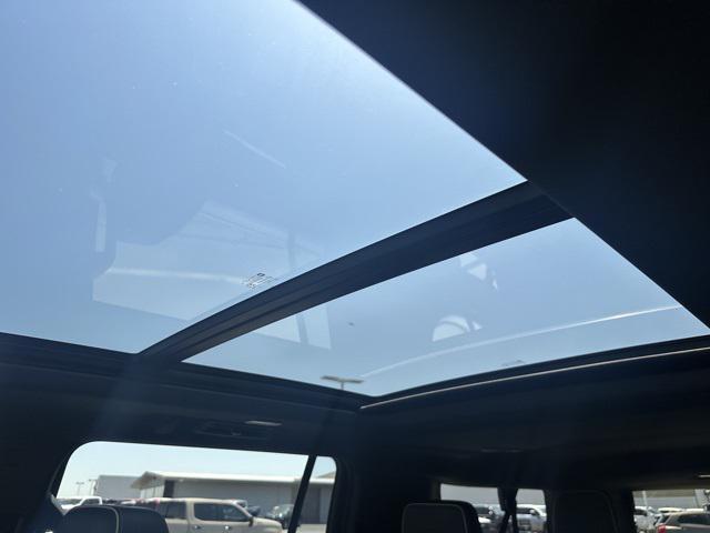 Photo of 2022 Summit White GMC Yukon XL