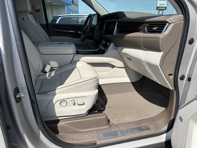 Photo of 2021 Pearl Beige Metallic GMC Yukon