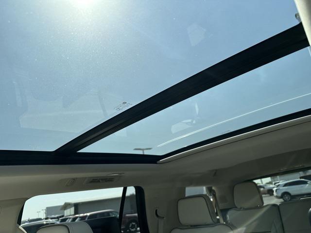 Photo of 2021 Pearl Beige Metallic GMC Yukon