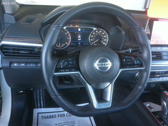 Photo of 2020 Pearl White Tricoat Nissan Altima