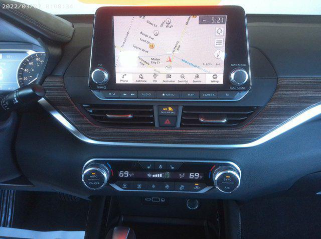 Photo of 2020 Pearl White Tricoat Nissan Altima