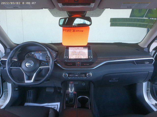 Photo of 2020 Pearl White Tricoat Nissan Altima