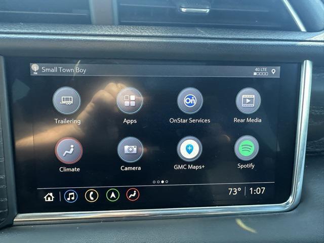 Photo of 2021 White Frost Tricoat GMC Yukon XL