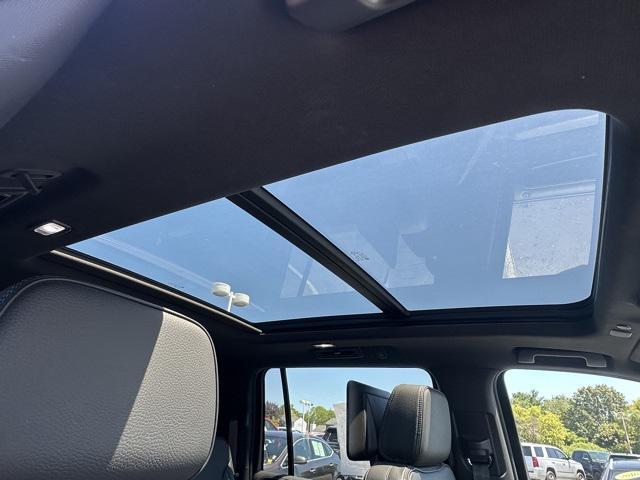 Photo of 2021 White Frost Tricoat GMC Yukon XL