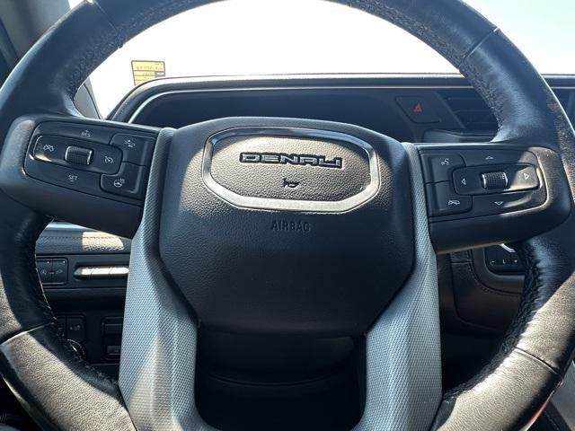 Photo of 2021 White Frost Tricoat GMC Yukon XL