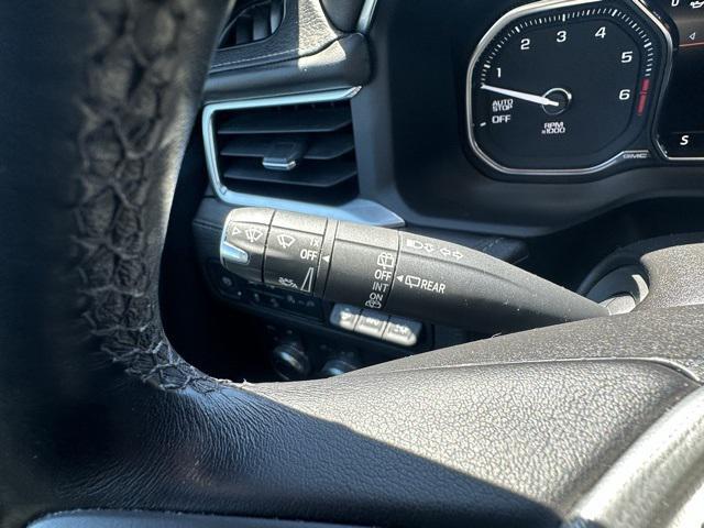 Photo of 2021 White Frost Tricoat GMC Yukon XL