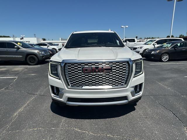 Photo of 2021 White Frost Tricoat GMC Yukon XL