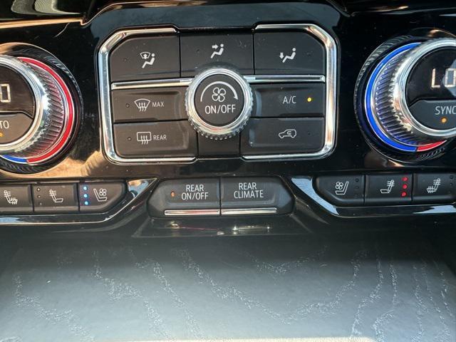 Photo of 2021 White Frost Tricoat GMC Yukon XL