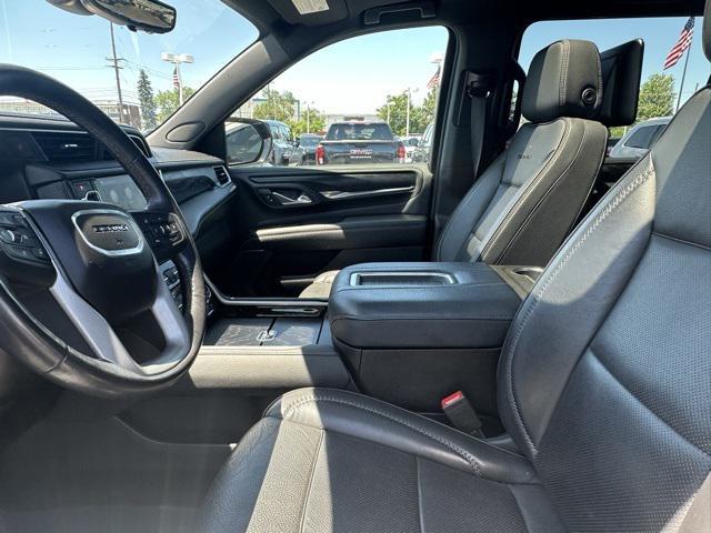 Photo of 2021 White Frost Tricoat GMC Yukon XL