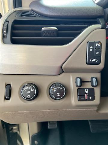 Photo of 2016 Sparkling Silver Metallic GMC Yukon XL