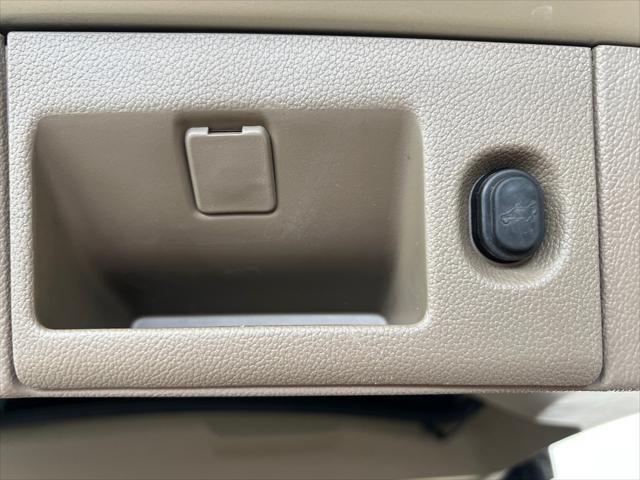 Photo of 2016 Sparkling Silver Metallic GMC Yukon XL