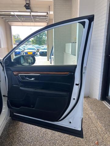 Photo of 2018 White Diamond Pearl Honda CR-V
