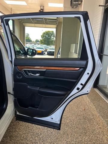 Photo of 2018 White Diamond Pearl Honda CR-V