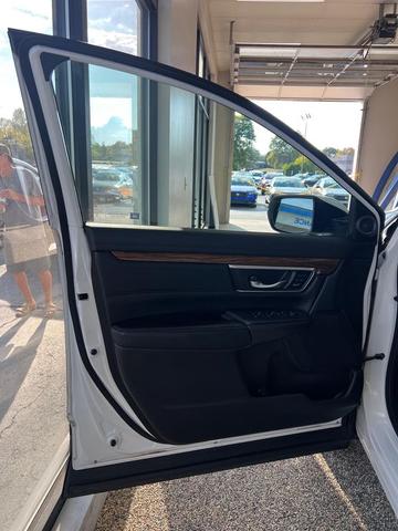 Photo of 2018 White Diamond Pearl Honda CR-V