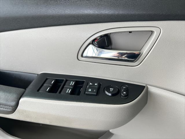 Photo of 2014 Alabaster Silver Metallic Honda Odyssey