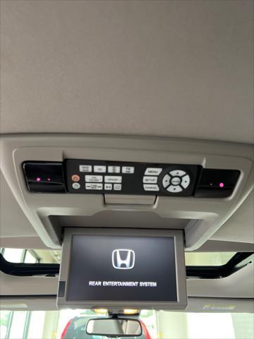 Photo of 2014 Alabaster Silver Metallic Honda Odyssey