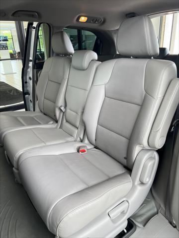 Photo of 2014 Alabaster Silver Metallic Honda Odyssey