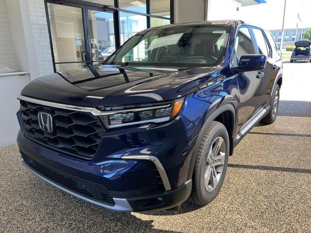 Photo of 2025 Obsidian Blue Pearl Honda Pilot