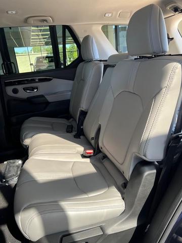 Photo of 2025 Obsidian Blue Pearl Honda Pilot