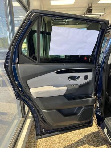 Photo of 2025 Obsidian Blue Pearl Honda Pilot
